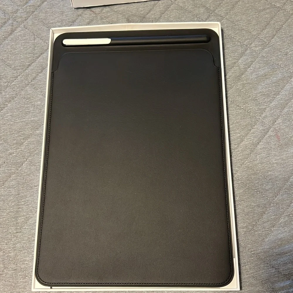 iPad Pro (10.5-inch) Leather Sleeve